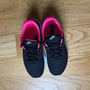 nike black pink